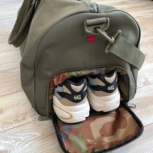 Military Green Herschel Shoe Duffle Bag 💼